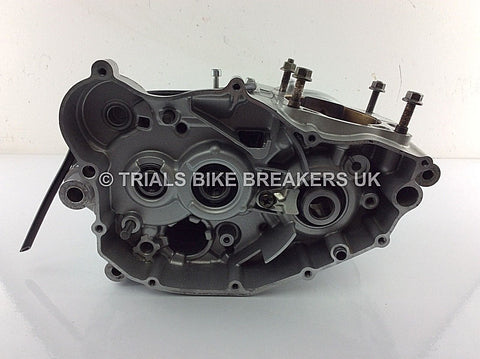 YAMAHA TYZ250 TY250Z SCORPA SY250  ENGINE CRANKCASES  CRANK CASES 1PR WITH BOLTS